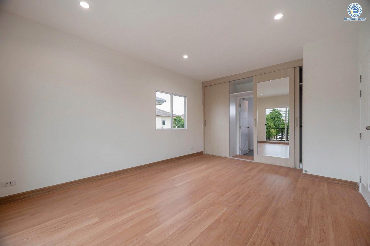 บ้านมือสองตกแต่งใหม่ โครงการ ภัสสร26 ราชพฤกษ์-ติวานนท์ เนื้อที่ 55.9 ตร.ว. ฟังก์ชัน 3 ห้องนอน 3 ห้องน้ำ จอดรถได้ 2 คัน บรรยากาศเงียบสงบเป็นส่วนตัว สิ่งอำนวยความสะดวกมากมาย! บนทำเลศักยภาพ หน้าโครงการติดถนนใหญ่ เชื่อมต่อถนนราชพฤกษ์ ใกล้จุดขึ้นทางด่วน "ศรีสมาน"